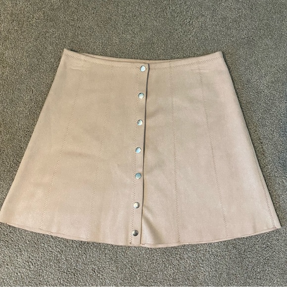 Forever 21 Suede Mini Skirt - Picture 4 of 6